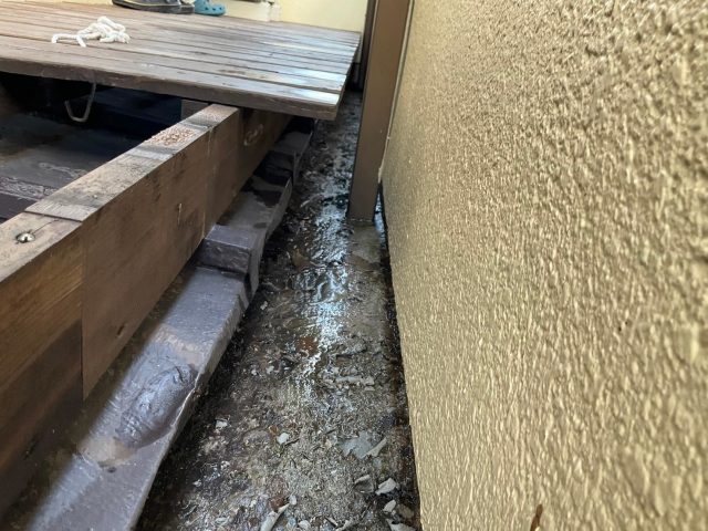 加古川市の雨漏りしていたベランダの箱谷